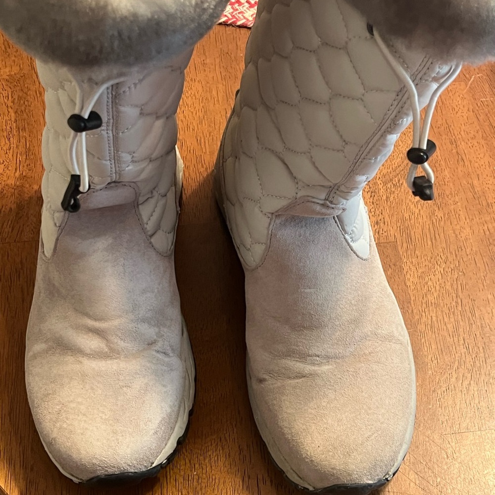 Women's Quilted L.L. Bean Winter Boots - Picture 2 of 11